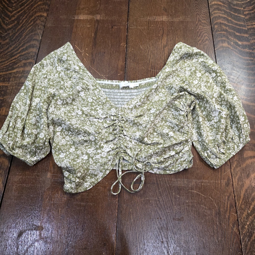 Lush green floral crop top with puff sleeves drawstring front size M